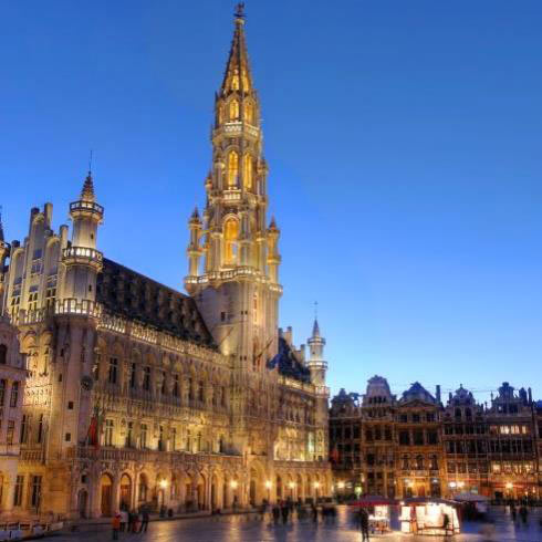 Grand Place à Bruxelles illuminée la nuit