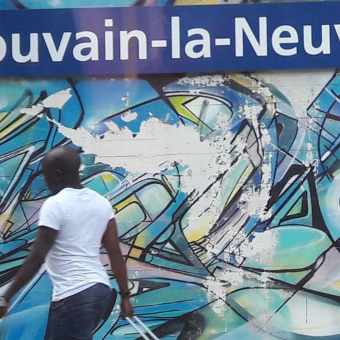 Street art sur les murs de la gare de Louvain-la-Neuve 