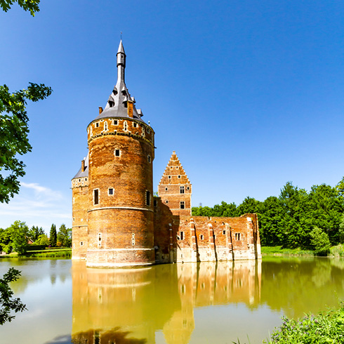 Le Château de Beersel, ses 3 tours et ses douves