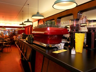 Das Retro-Interieur eines Cafés