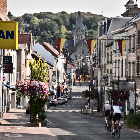 Des cyclistes parcourent la ville de Grammont à vélo