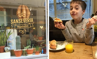 Un enfant mange un bagel au restaurant Sanseveria