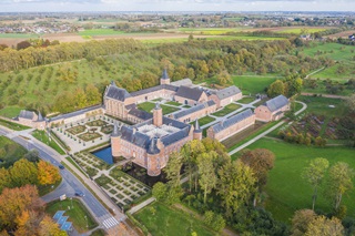 luchtfoto van Landcommanderij Alden Biesen