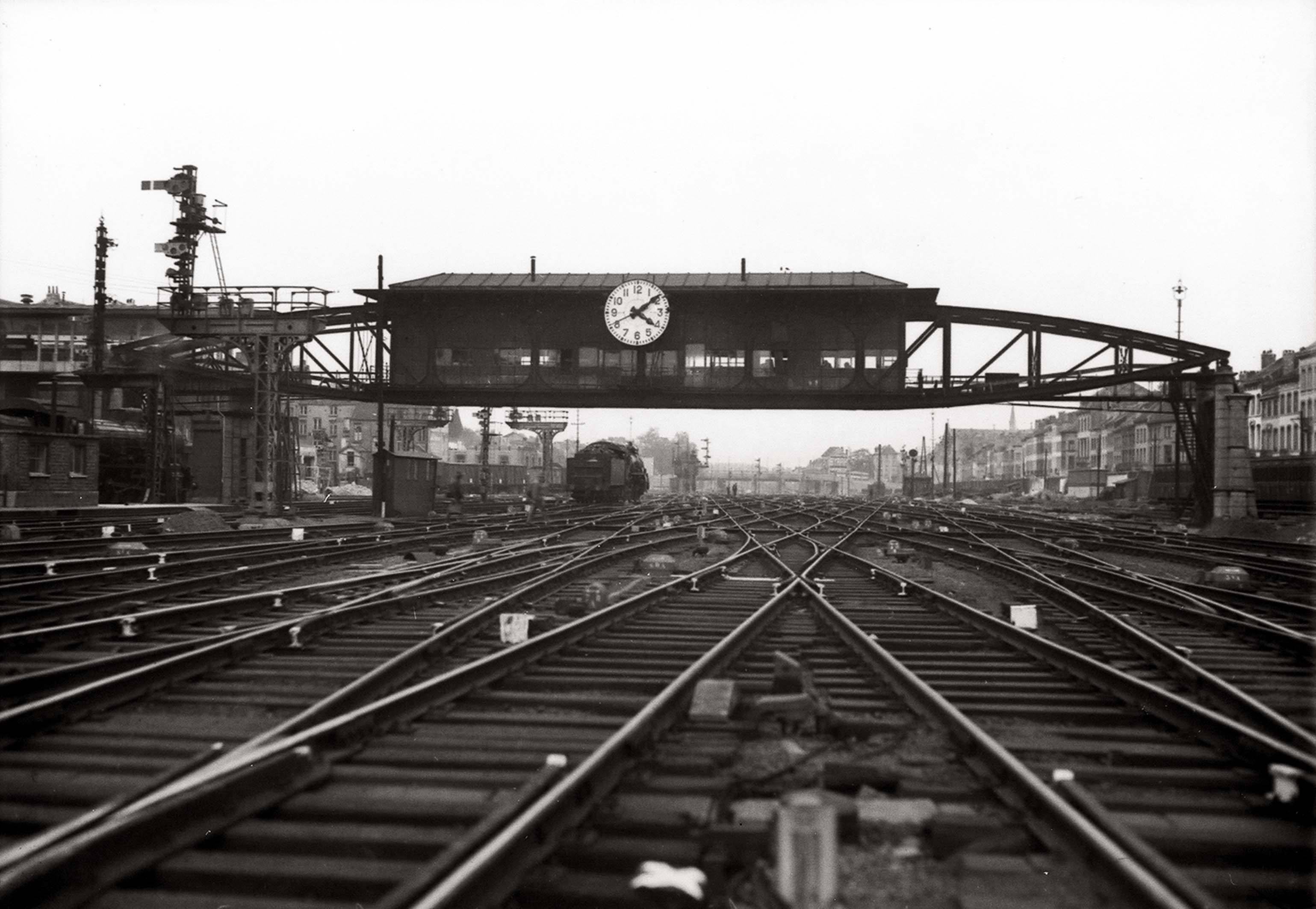 The signal box of Brussels-North in 1934, with its very distinctive architecture.